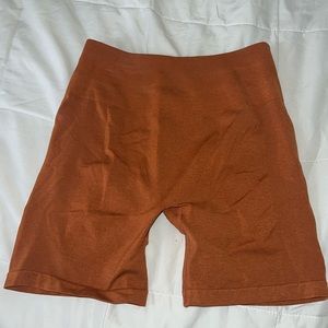 Aurola Scrunch Seamless Short Size M